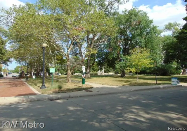 Photo 4 of Sale Pending at 665 Pallister St, Detroit, MI 48202 2418 | MLS# 61022769 | Listing updated on 2026-10-04