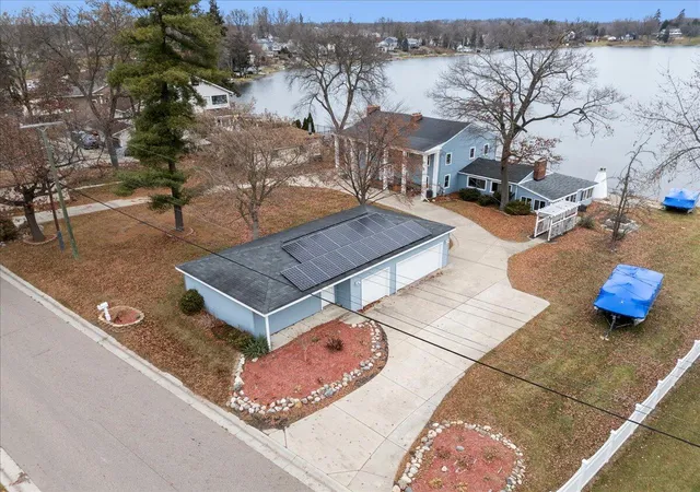 3rd image of 6081 Kinyon Dr, Brighton, MI 48116 | MLS# 70507167