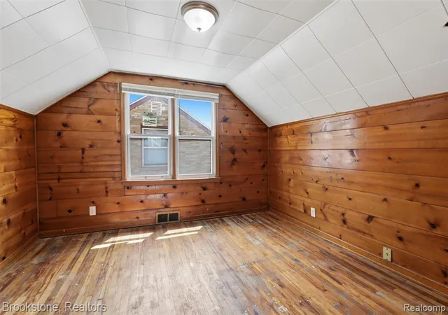 4th image of 19759 Strathmoor St, Detroit, MI 48235 1612 | MLS# 60994574