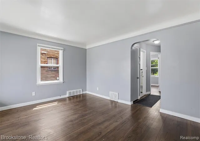 5th image of 19759 Strathmoor St, Detroit, MI 48235 1612 | MLS# 60994574