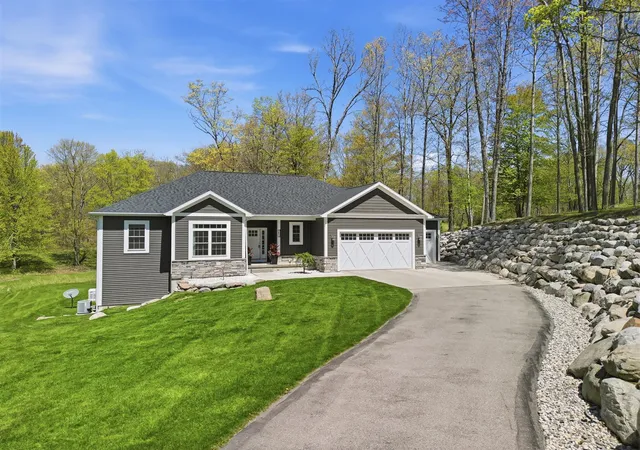 Homes for sale in Stanwood, MI | 9654 Aberdeen Ct, Stanwood, MI 49346 | MLS# 70533250