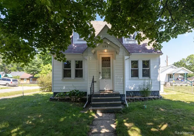 Homes for sale in Waterford, MI | 131 Starr Ave, Waterford, MI 48328 | MLS# 61009885