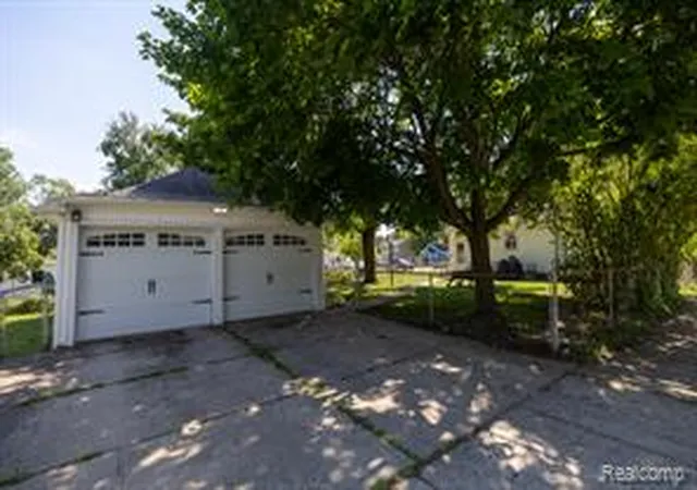 Homes for sale in Waterford, MI | 131 Starr Ave, Waterford, MI 48328 | MLS# 61009885
