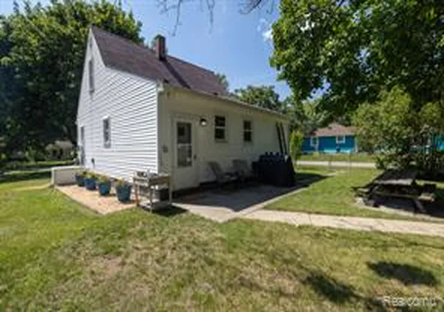 Homes for sale in Waterford, MI | 131 Starr Ave, Waterford, MI 48328 | MLS# 61009885