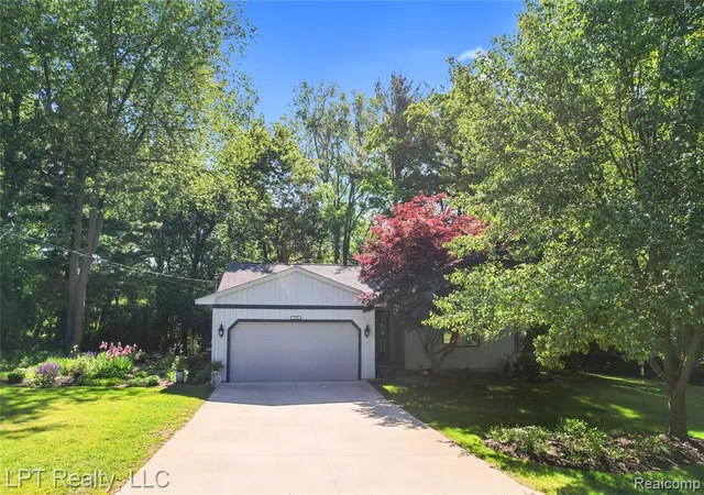 Homes for sale in Hamburg, MI | 5236 Schlenker Rd, Hamburg, MI 48139 | MLS# 60998479