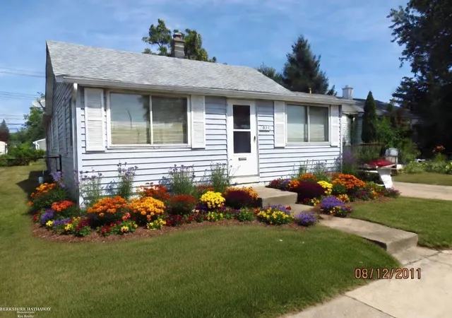 Photo 1 of Single family home for sale at 831 E Guthrie Ave, Madison Heights, MI 48071 | MLS# 50220272 | Listing updated on 2026-09-02