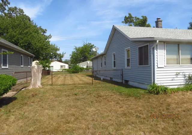 Photo 2 of Single family home for sale at 831 E Guthrie Ave, Madison Heights, MI 48071 | MLS# 50220272 | Listing updated on 2026-09-02