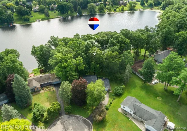 Homes for sale in Fenton, MI | 9460 Deer Park Ct, Fenton, MI 48430 | MLS# 61005051