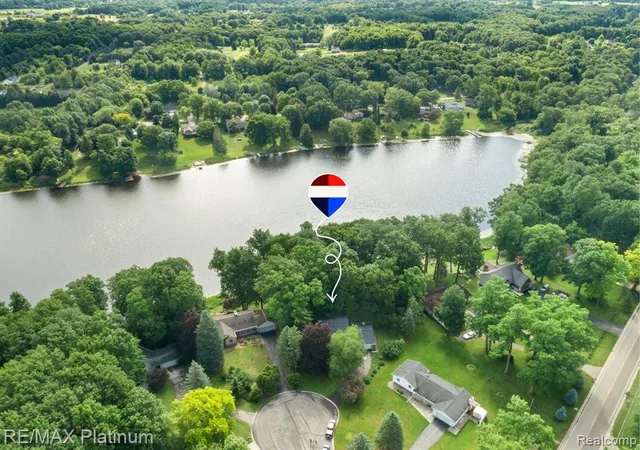 Homes for sale in Fenton, MI | 9460 Deer Park Ct, Fenton, MI 48430 | MLS# 61005051