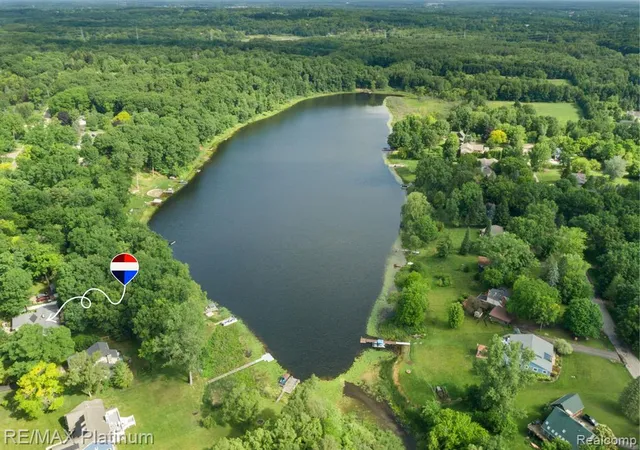 Homes for sale in Fenton, MI | 9460 Deer Park Ct, Fenton, MI 48430 | MLS# 61005051