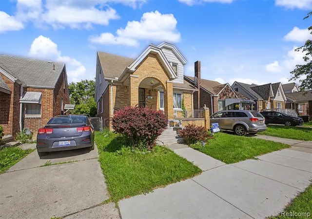 3rd image of 6808 Abington Ave, Detroit, MI 48228 | MLS# 60998388