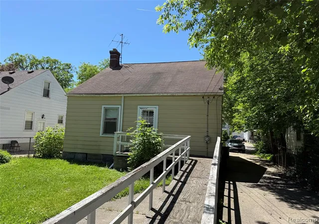 Homes for sale in Harper Woods, MI | 20221 Kenosha St, Harper Woods, MI 48225 | MLS# 60997238