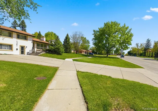 Photo 60 of Single family home for sale at 17361 W Outer Dr, Dearborn Heights, MI 48127 | MLS# 60991643 | Listing updated on 2026-07-07