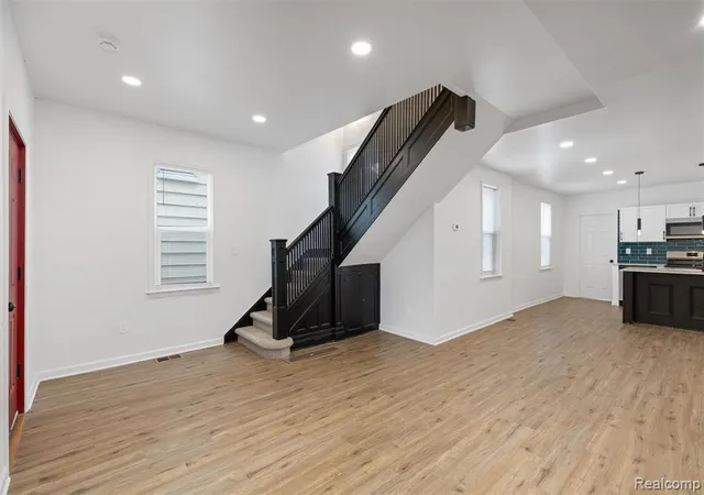 2nd image of 8914 Charlevoix St, Detroit, MI 48214 | MLS# 60989109