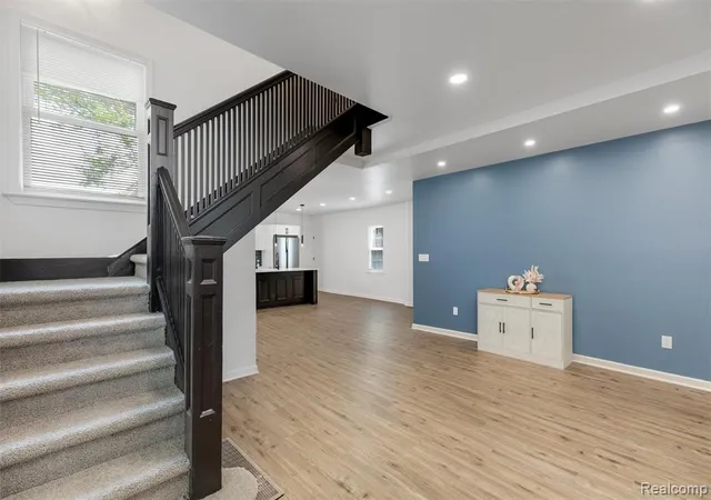 3rd image of 8914 Charlevoix St, Detroit, MI 48214 | MLS# 60989109