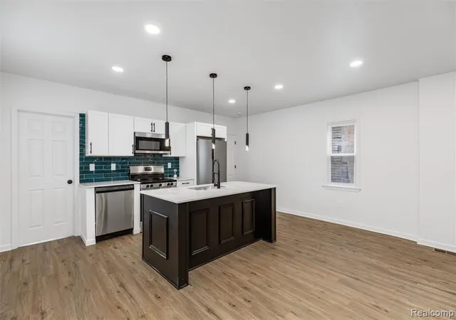 5th image of 8914 Charlevoix St, Detroit, MI 48214 | MLS# 60989109