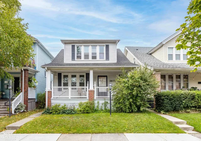 2nd image of 1445 Lakepointe St, Grosse Pointe Park, MI 48230 | MLS# 50182701