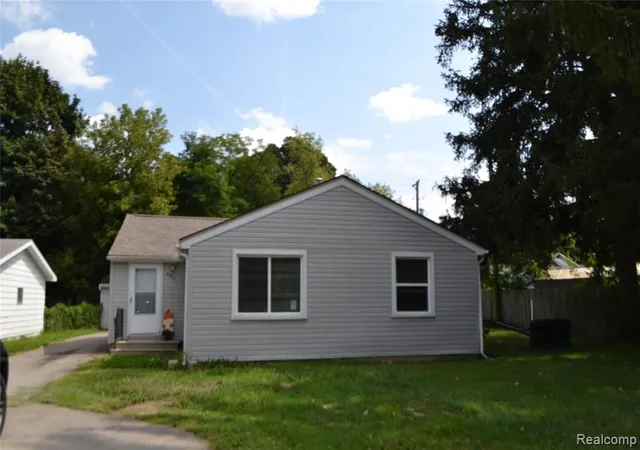 2nd image of 4265 Van Slyke Rd, Flint, MI 48507 2216 | MLS# 61023580