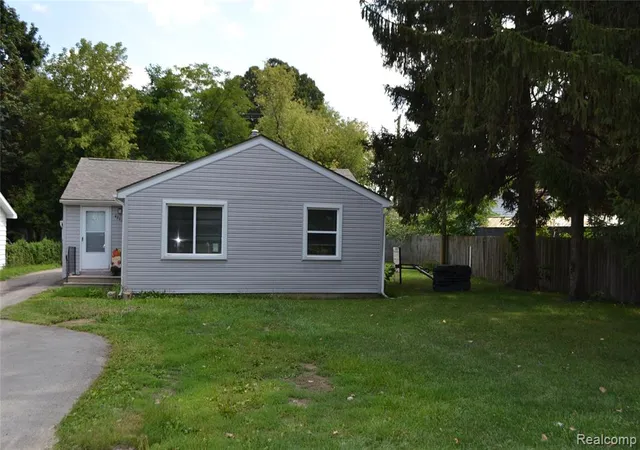 39th image of 4265 Van Slyke Rd, Flint, MI 48507 2216 | MLS# 61023580