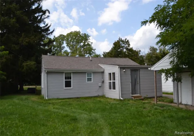 Photo 3 of Sale Pending at 4265 Van Slyke Rd, Flint, MI 48507 2216 | MLS# 61023580 | Listing updated on 2026-09-15