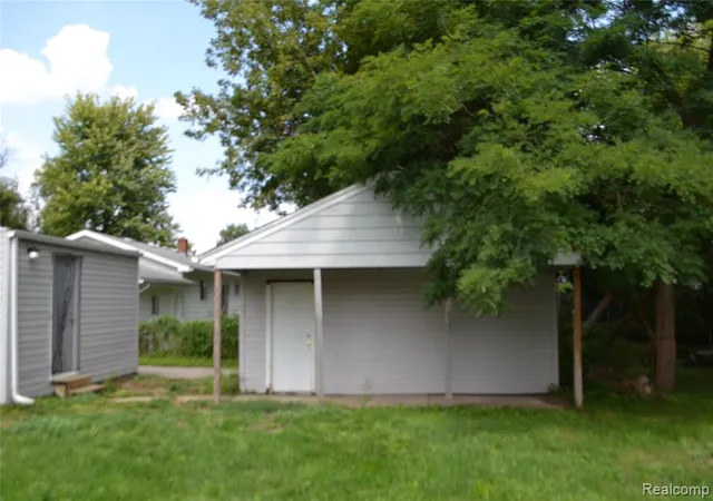 Photo 4 of Sale Pending at 4265 Van Slyke Rd, Flint, MI 48507 2216 | MLS# 61023580 | Listing updated on 2026-09-15
