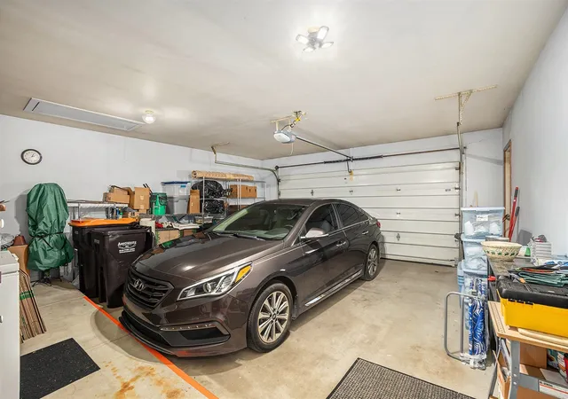 2nd image of 508 Cherry Ln, Holland, MI 49424