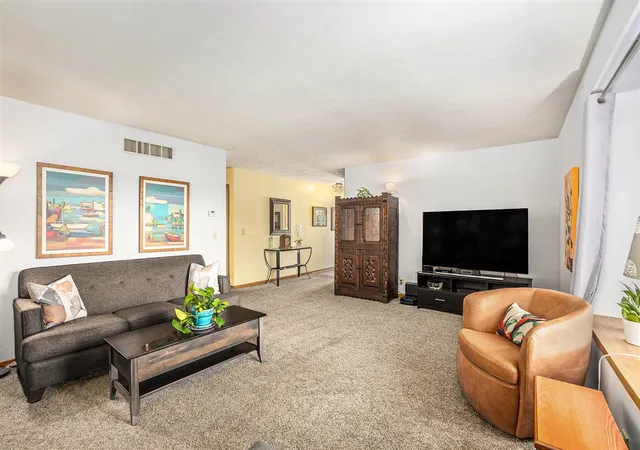 5th image of 508 Cherry Ln, Holland, MI 49424