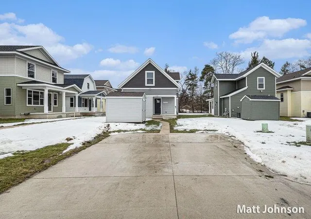 Homes for sale in Grand Rapids, MI | 2113 Linden Ave, Grand Rapids, MI 49507 | MLS# 70523875
