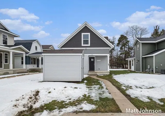 Homes for sale in Grand Rapids, MI | 2113 Linden Ave, Grand Rapids, MI 49507 | MLS# 70523875