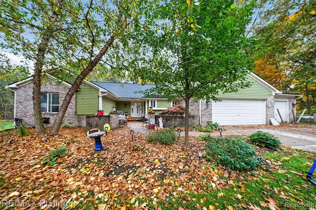 Photo 1 of Single family home for sale at 2662 Crooked Lake Rd, Howell, MI 48843 | MLS# 61038391 | Listing updated on 2026-10-16