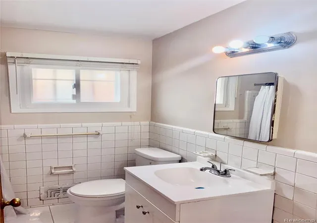 Photo 4 of Single family home for sale at 29468 Avondale St, Inkster, MI 48141 1526 | MLS# 61023791 | Listing updated on 2026-09-11