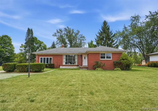 Photo 1 of Single family home for sale at 61305 Fairland Dr, South Lyon, MI 48178 9831 | MLS# 61025629 | Listing updated on 2026-09-15