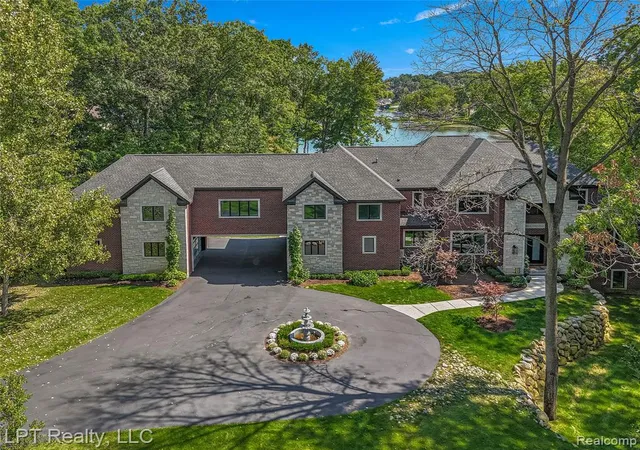 Photo 2 of Single family home for sale at 5029 Forest Valley Dr, Clarkston, MI 48348 3491 | MLS# 61004475 | Listing updated on 2026-09-14