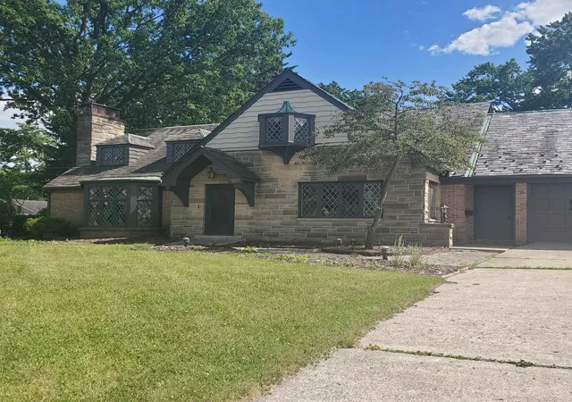 Photo 1 of Sale Pending at 1826 Mckinley St, Bay City, MI 48708 | MLS# 50211486 | Listing updated on 2026-09-15