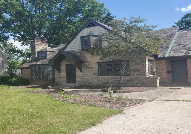 Photo 2 of Sale Pending at 1826 Mckinley St, Bay City, MI 48708 | MLS# 50211486 | Listing updated on 2026-09-15