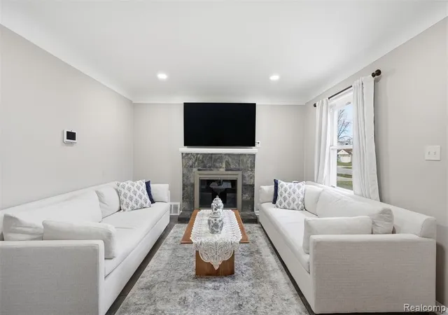 3rd image of 5844 Gilman St, Garden City, MI 48135 | MLS# 61005144
