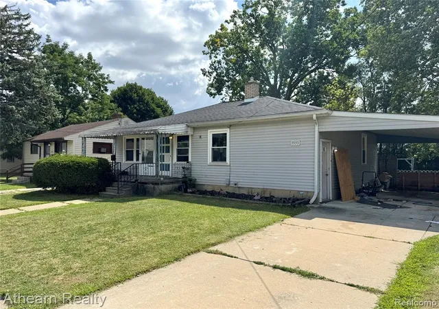 2nd image of 3935 Larchmont St, Flint, MI 48532 5271 | MLS# 61023833