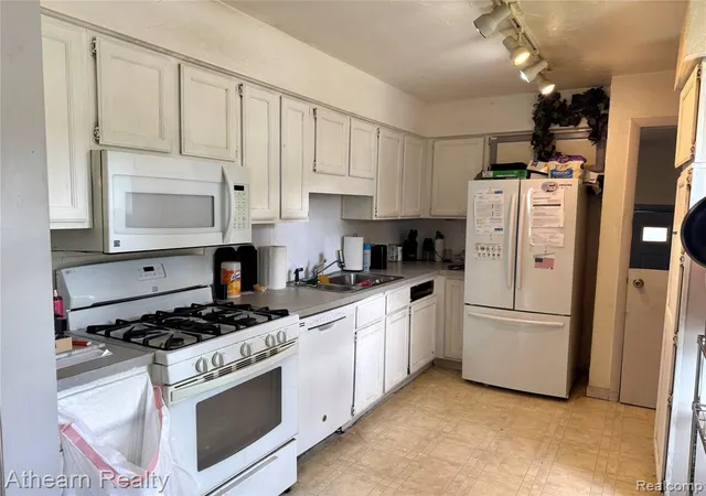 Photo 3 of Single family home for sale at 3935 Larchmont St, Flint, MI 48532 5271 | MLS# 61023833 | Listing updated on 2026-08-24