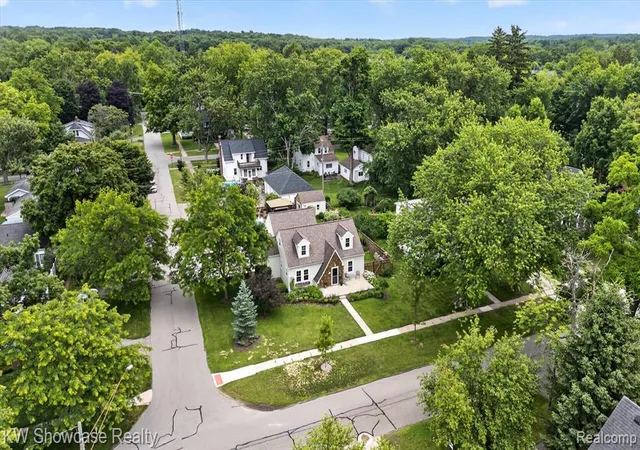 3rd image of 215 S Houghton St, Milford, MI 48381 | MLS# 61007106