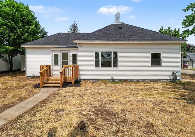 Homes for sale in Ludington, MI | 311 N Lavinia St, Ludington, MI 49431 | MLS# 70538419