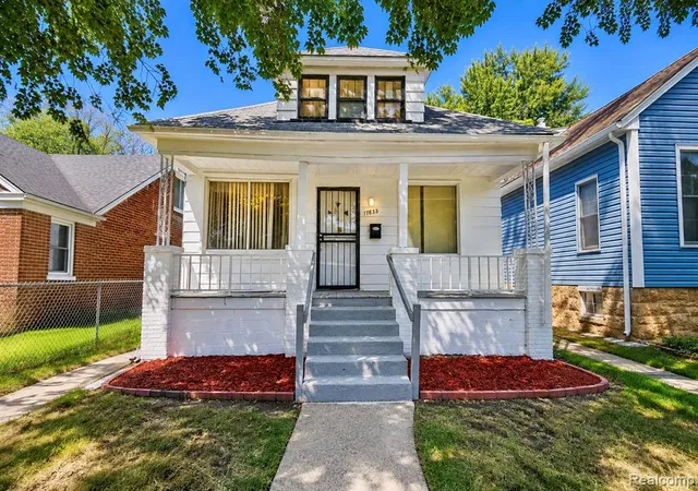 Photo 2 of Single family home for sale at 17833 Binder St, Hamtramck, MI 48212 1103 | MLS# 61023627 | Listing updated on 2026-08-28