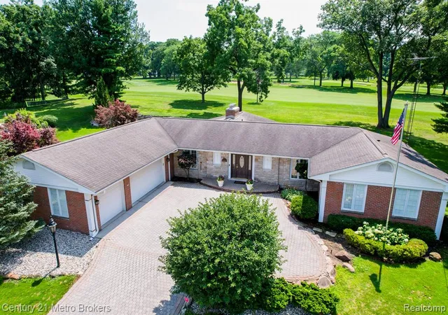 2nd image of 9270 Hidden Valley Ct, Grand Blanc, MI 48439 | MLS# 61004791