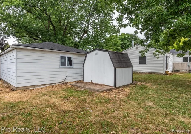 4th image of 2256 Garry Dr, Troy, MI 48083 | MLS# 61017319