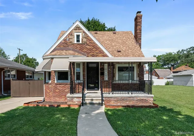 Homes for sale in Wyandotte, MI | 2100 21st St, Wyandotte, MI 48192 | MLS# 61007002