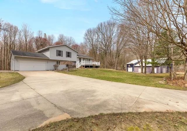 Homes for sale in Fennville, MI | 2902 63Rd St, Fennville, MI 49408 | MLS# 70522543