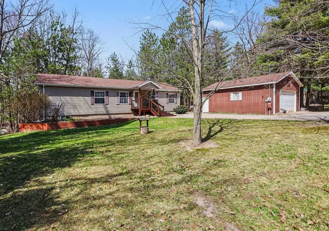 Homes for sale in Prudenville, MI | 7768 Bobcat Trail Dr, Prudenville, MI 48651 | MLS# 50205340