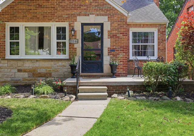 4th image of 21144 Fleetwood Dr, Harper Woods, MI 48225 | MLS# 50210967