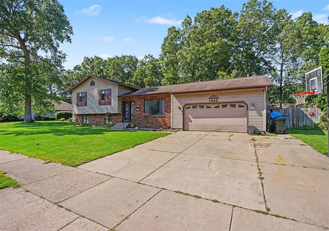 Photo 3 of Single family home for sale at 1452 Adams Ave, Muskegon, MI 49442 | MLS# 70550257 | Listing updated on 2026-09-18