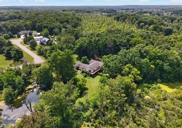 4th image of 12311 Will Mill Dr, Milford, MI 48380 | MLS# 70551287
