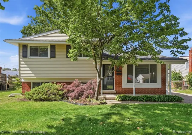 Homes for sale in Westland, MI | 35838 Canyon Dr, Westland, MI 48186 | MLS# 61008531